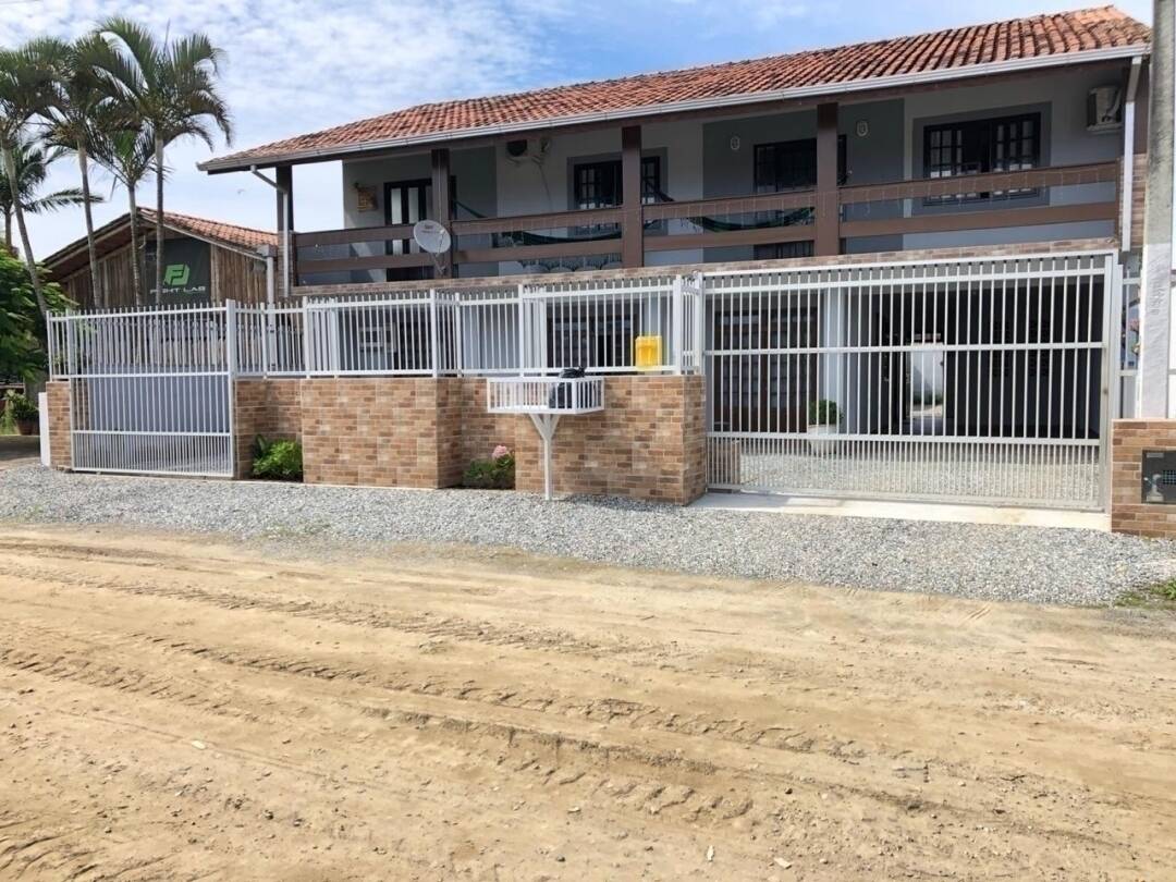 Sobrado à venda com 6 quartos, 220m² - Foto 2