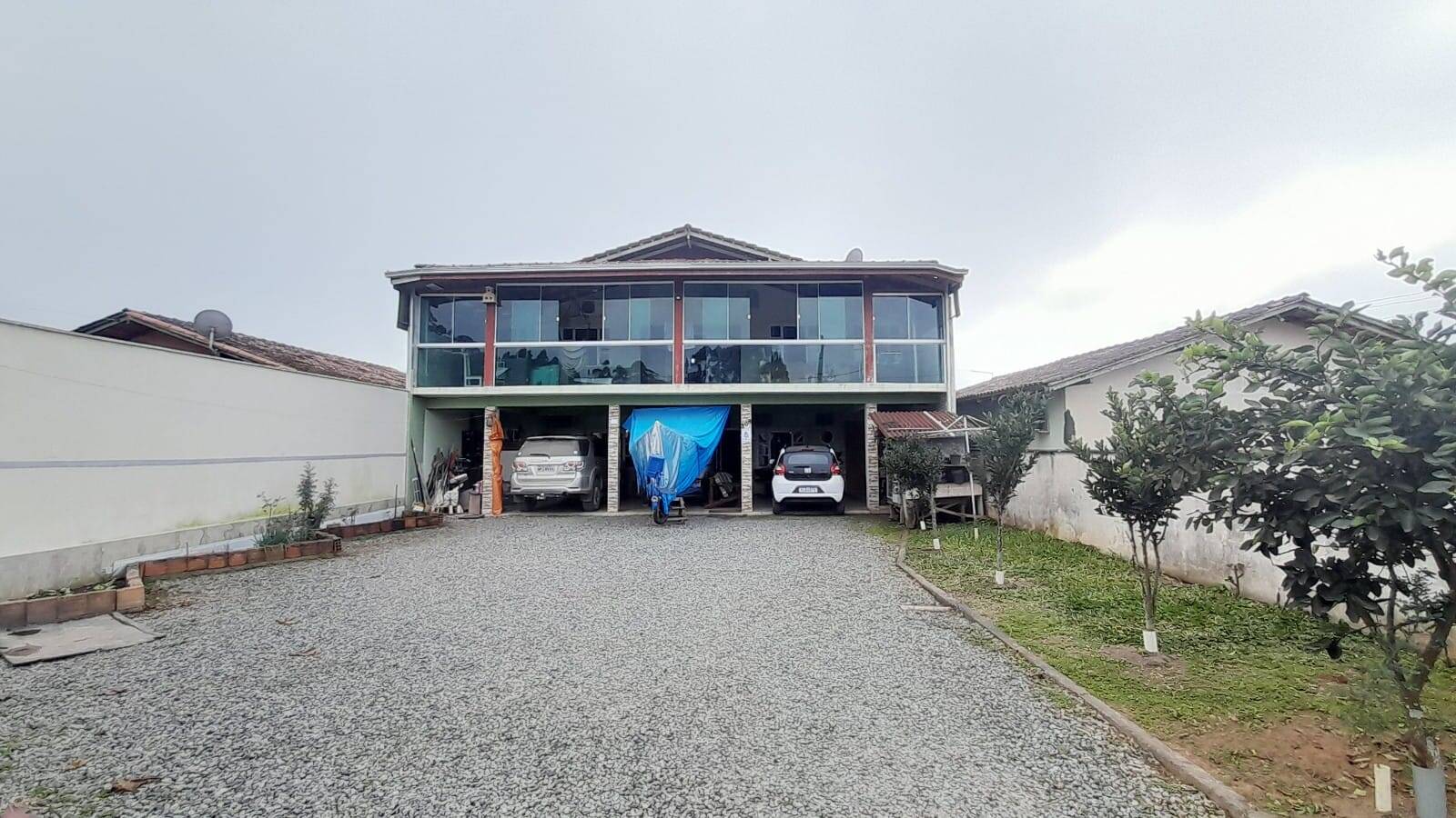 Casa à venda com 4 quartos, 190m² - Foto 1