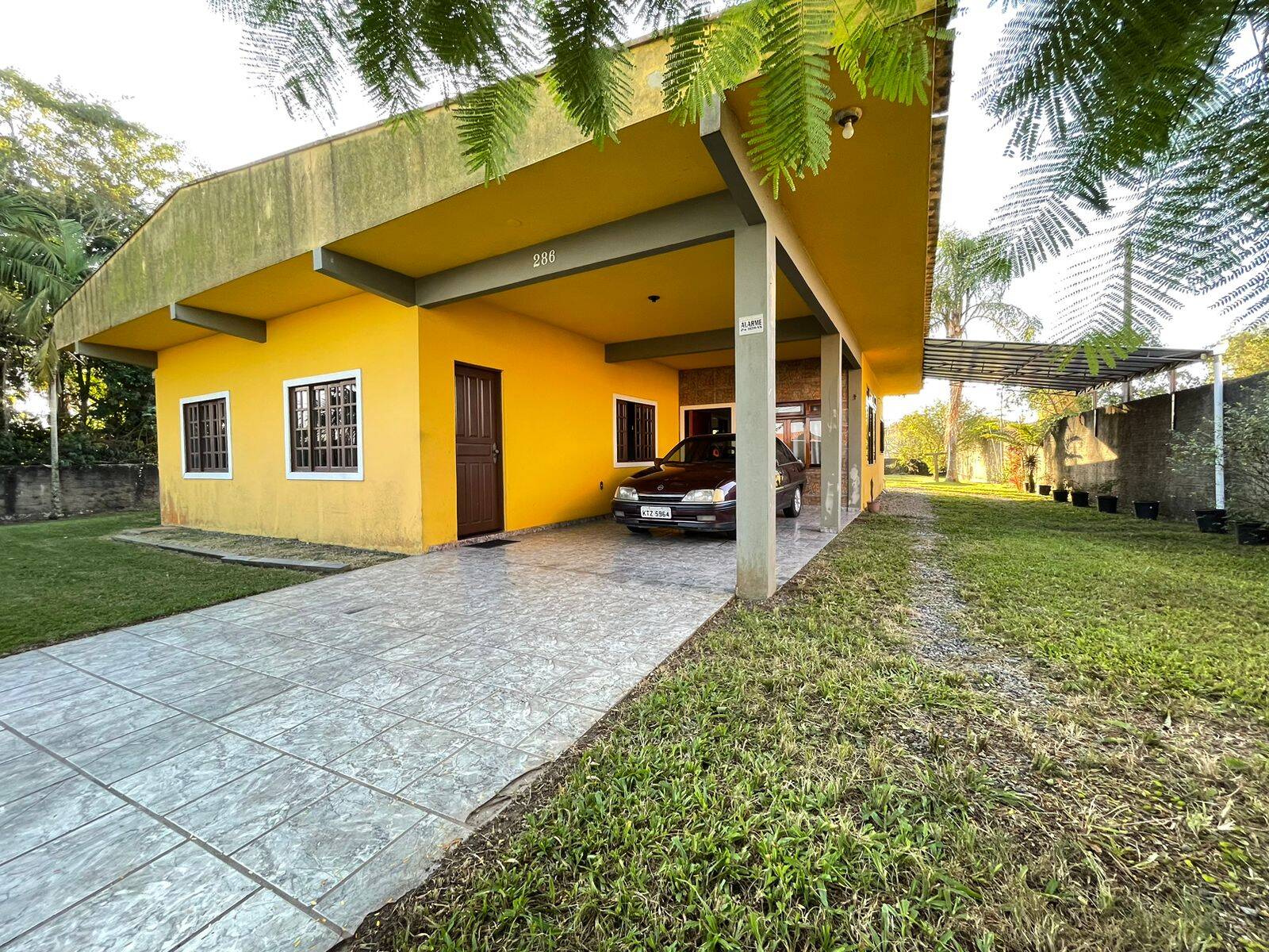 Casa à venda com 4 quartos, 300m² - Foto 1