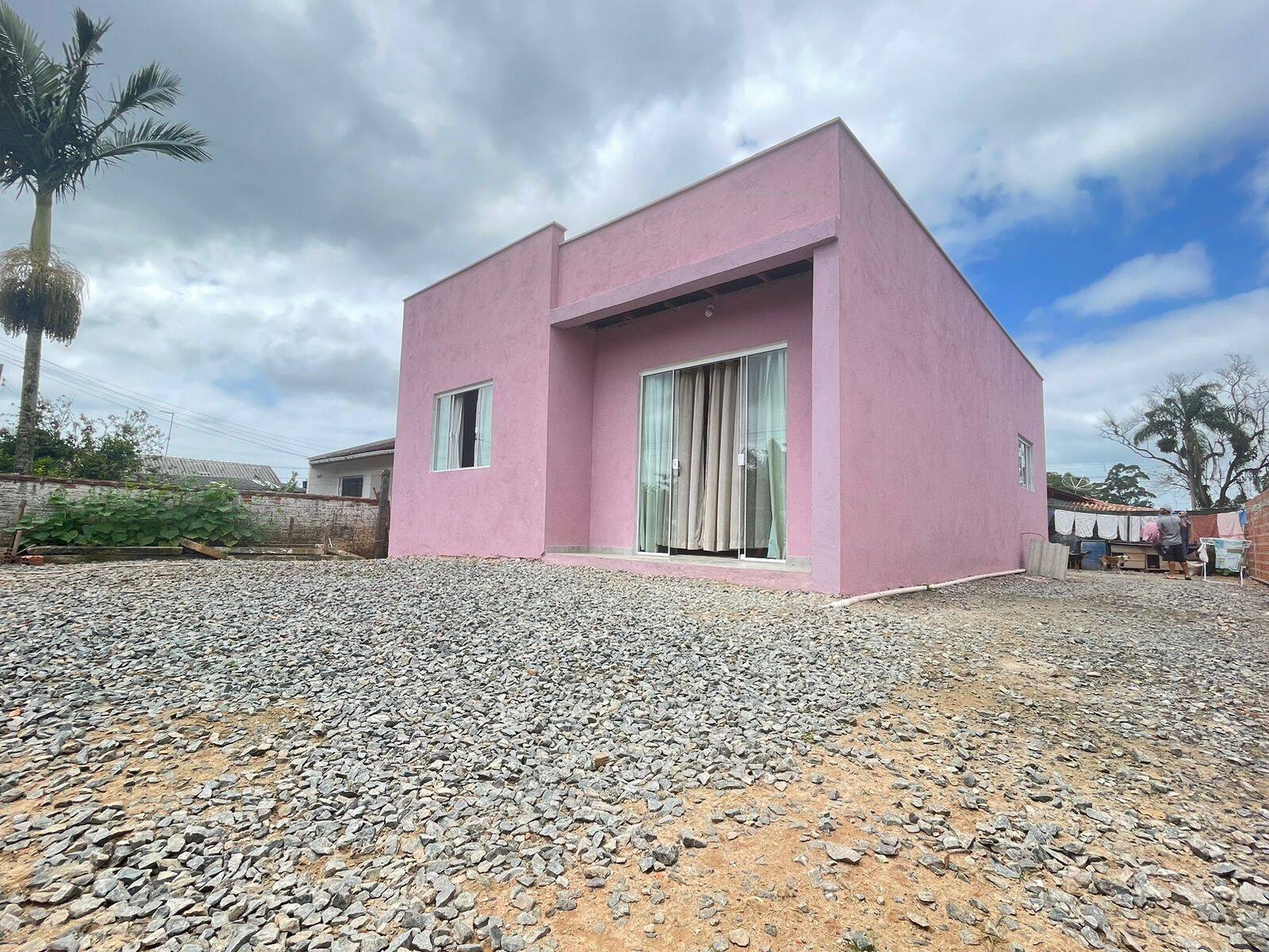 Casa à venda com 3 quartos, 100m² - Foto 1