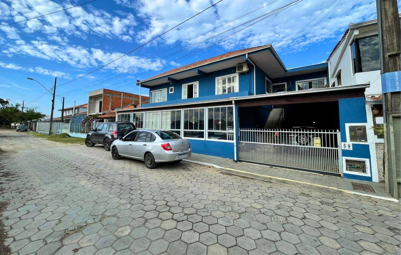 Casa à venda com 5 quartos, 200m² - Foto 3