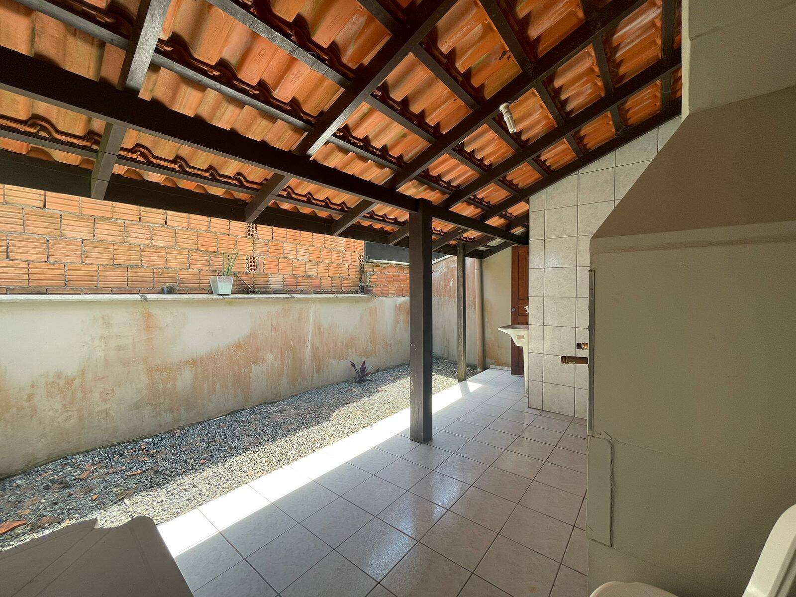 Casa à venda com 2 quartos, 70m² - Foto 6