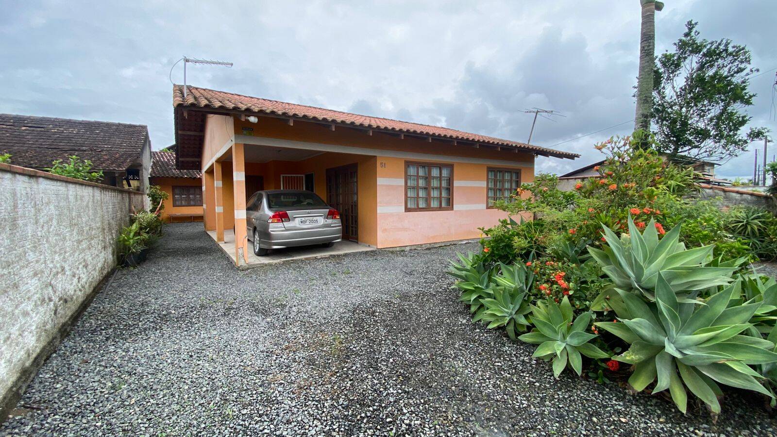 Casa à venda com 2 quartos, 79m² - Foto 2