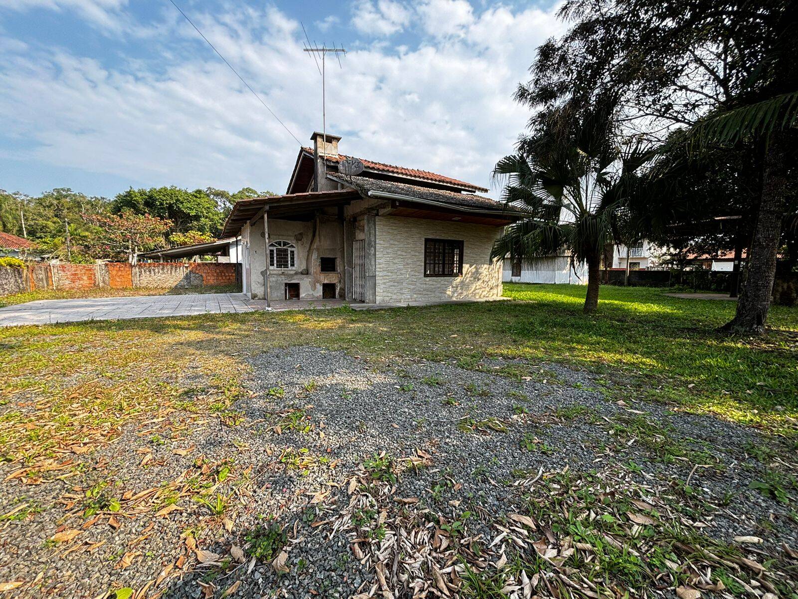 Casa à venda com 3 quartos, 98m² - Foto 1