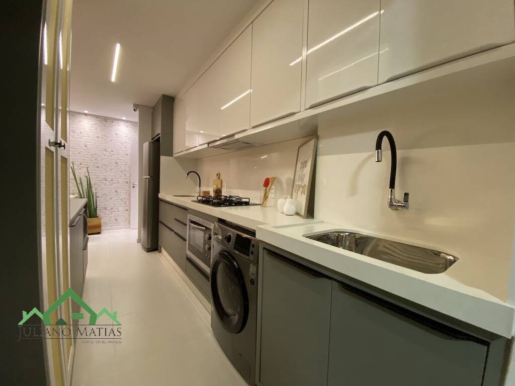 Apartamento à venda com 3 quartos, 189m² - Foto 4